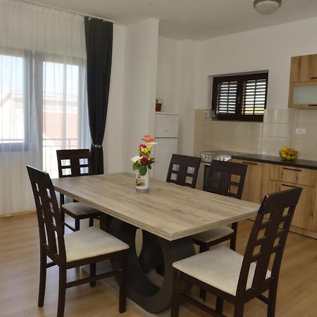 Milosavljevic Apartments Tivat Exterior foto